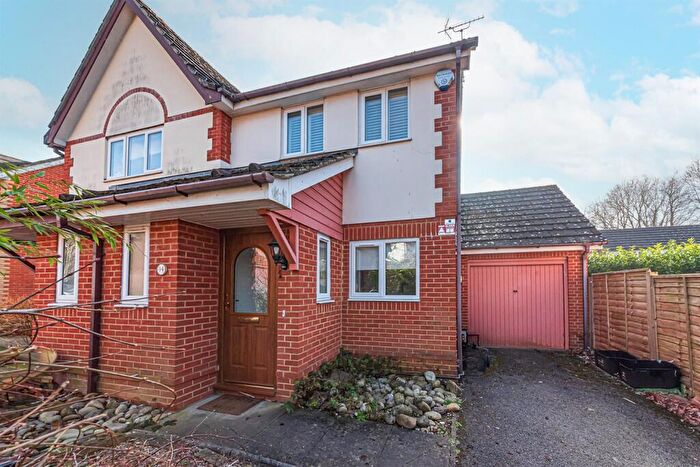 2 Bedroom Semi-Detached House To Rent In Davy Close, Wokingham, RG40