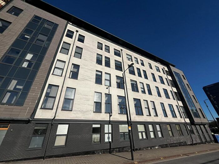2 Bedroom Flat For Sale In Flat, Tate House, - New York Road, Leeds, West Yorkshire, LS2