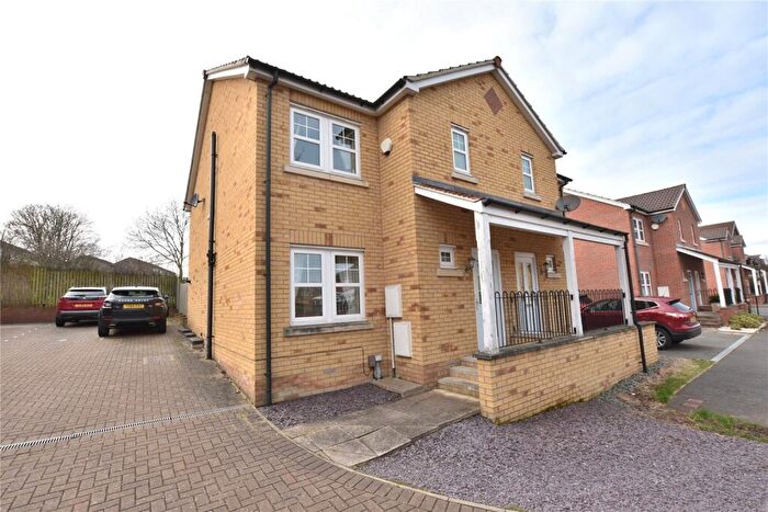 3 Bedroom Semi-Detached House To Rent In Hawthorn Mews, Leeds, LS14