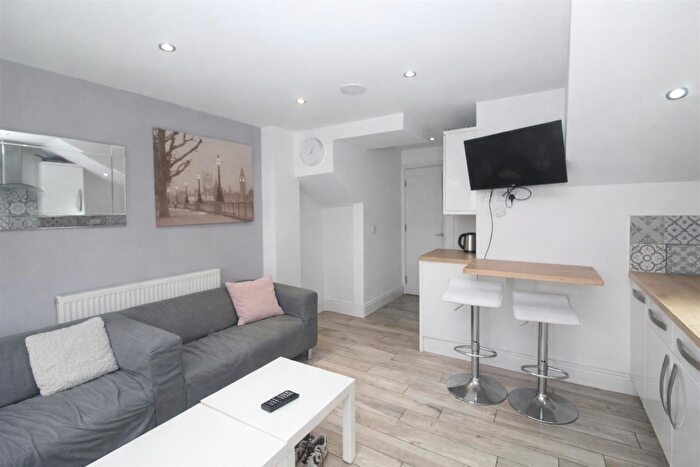 5 Bedroom Terraced House To Rent In Parkfield Place, Cardiff, CF14