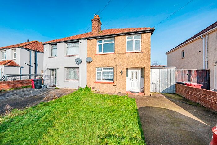 3 Bedroom Semi-Detached House For Sale In Furnival Avenue, Slough, SL2