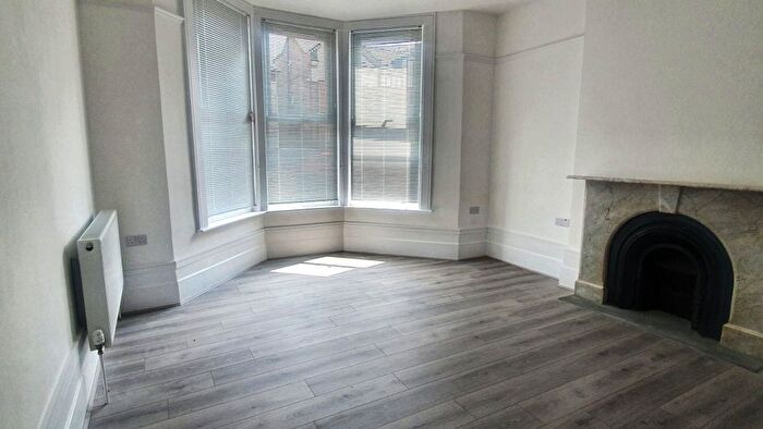 1 Bedroom Flat To Rent In Ballards Lane, Finchley, London, N3