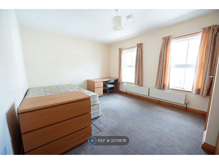 6 Bedroom Terraced House To Rent In De Beauvoir Road, Reading, RG1