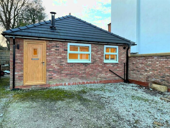 1 Bedroom Detached Bungalow To Rent In Ashfield Road, Urmston, Manchester, M41