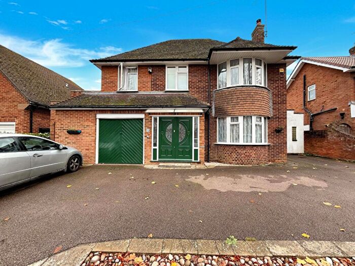 5 Bedroom Detached House For Sale In Priory Road, Dunstable, LU5