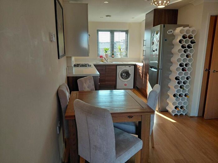 1 Bedroom Flat To Rent In Canal Walk, Southampton, Hampshire, SO14