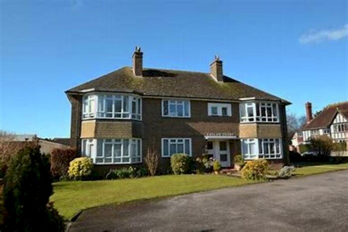 2 Bedroom Apartment To Rent In Grand Avenue, Worthing, BN11