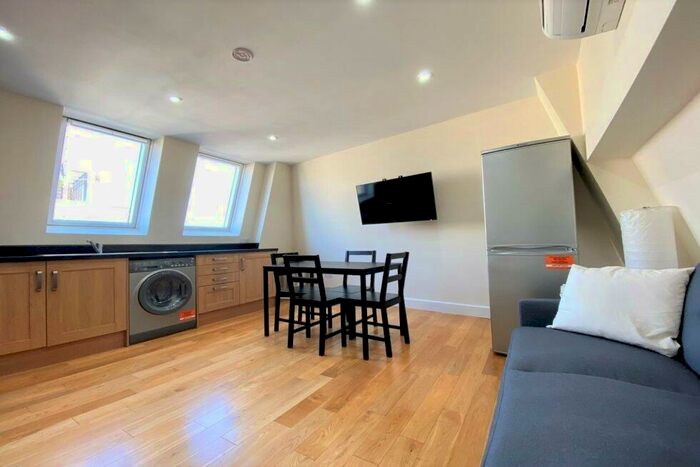 3 Bedroom Flat To Rent In Camden Road, Holloway, N7