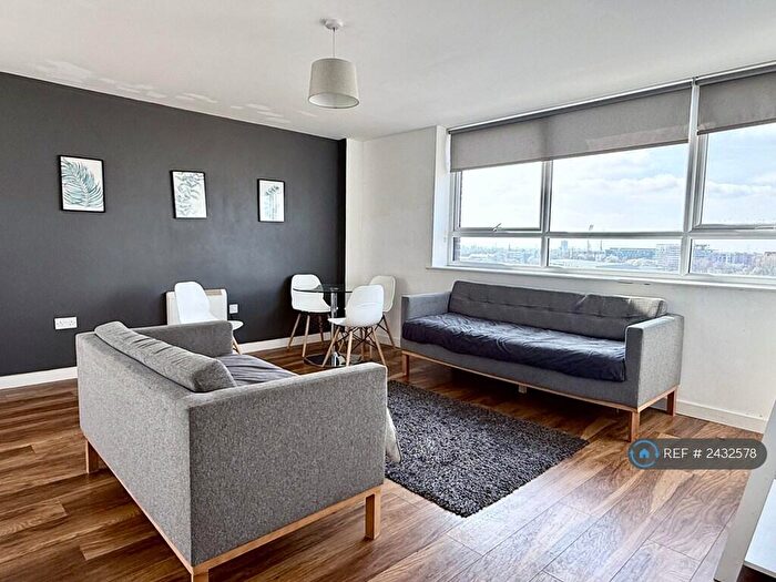 2 Bedroom Flat To Rent In Grove House, Manchester, M16