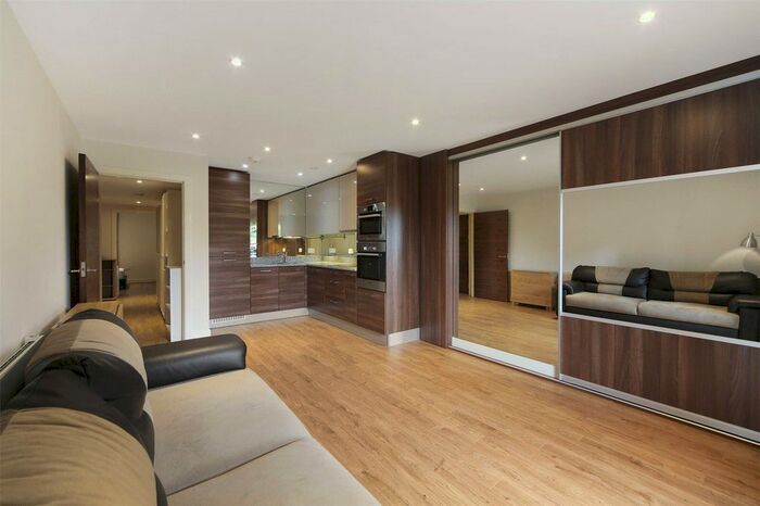 2 Bedroom Flat For Sale In Bromyard Avenue, London, W3