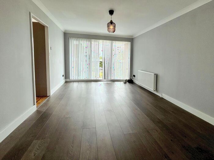 2 Bedroom Apartment To Rent In The Cedars, Hullbridge Road, South Woodham Ferrers, CM3