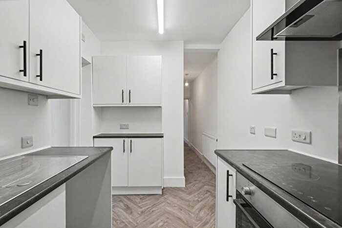 3 Bedroom End Of Terrace House To Rent In Dale Street, Chatham, ME4