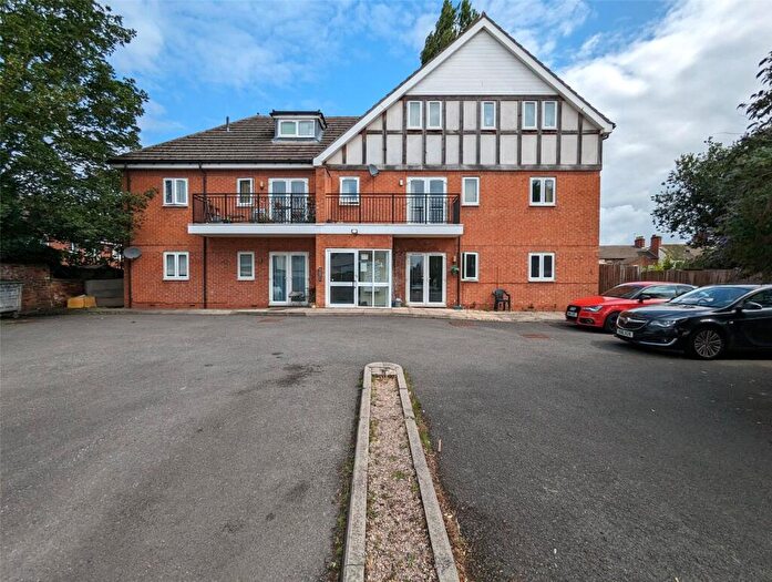 2 Bedroom Flat For Sale In Moor Street, Burton-on-Trent, Staffordshire, DE14