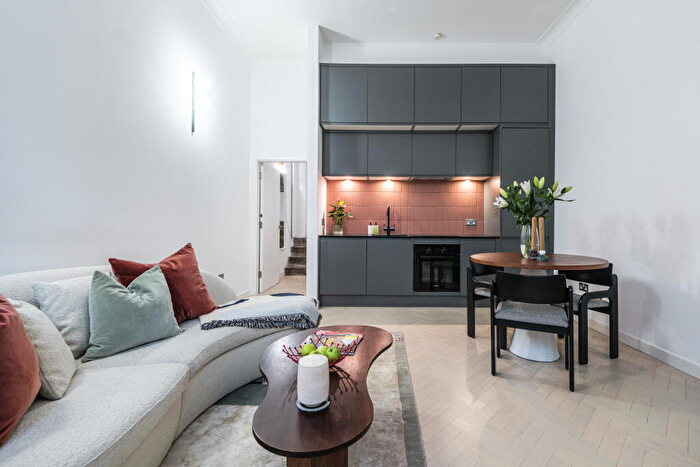 1 Bedroom Apartment To Rent In St Gabriel's Manor, Lambeth, SE5
