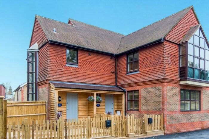 2 Bedroom Flat To Rent In Midhurst, GU29