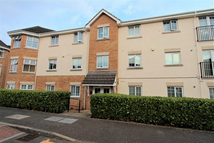 2 Bedroom Flat To Rent In Coleridge Way, Borehamwood, WD6