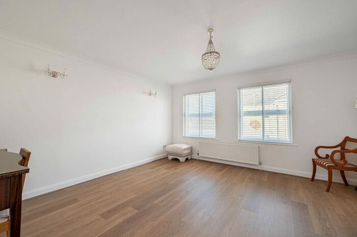 2 Bedroom Flat To Rent In Great North Way, Hendon, London, NW4