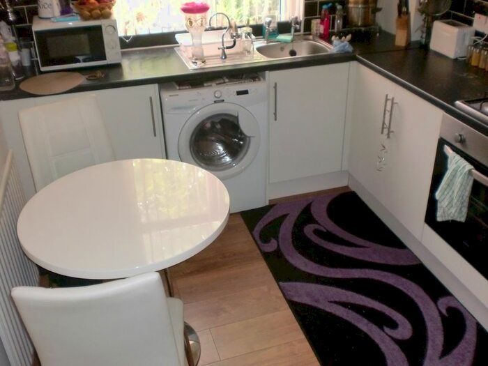 1 Bedroom Flat To Rent In Village Place, Leeds, LS4