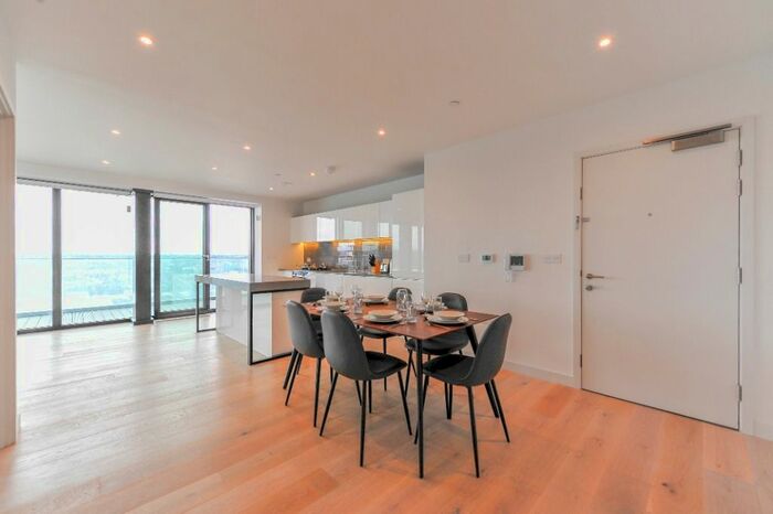 3 Bedroom Flat To Rent In Bonnet Street, London, E16