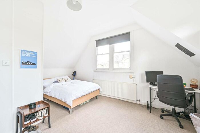 Studio To Rent In Canfield Gardnes, South Hampstead, London, NW6