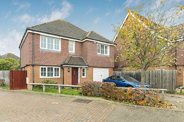 4 Bedroom Detached House To Rent In Paper Mill Lane, Dartford, DA1