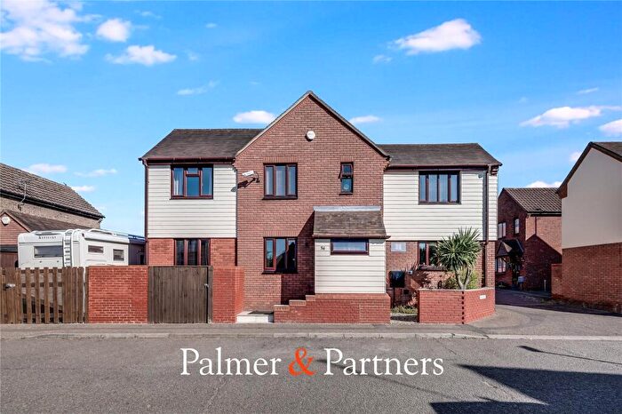 4 Bedroom Detached House For Sale In Berry Vale, South Woodham Ferrers, Chelmsford, Essex, CM3