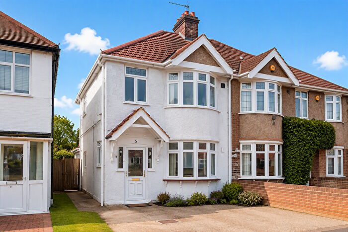 Studio To Rent In Dene Avenue, Hounslow, TW3