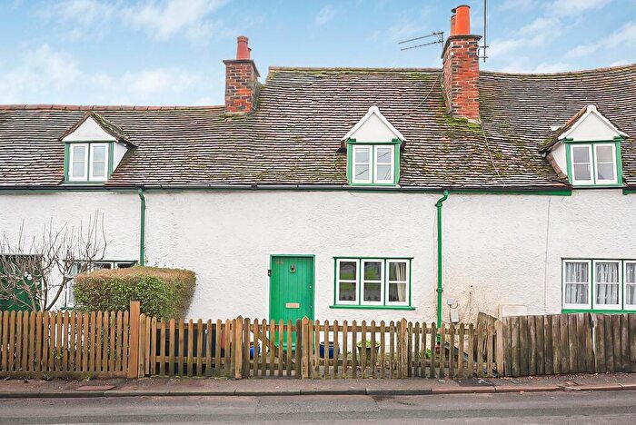 2 Bedroom Cottage For Sale In Station Road, Welham Green, AL9