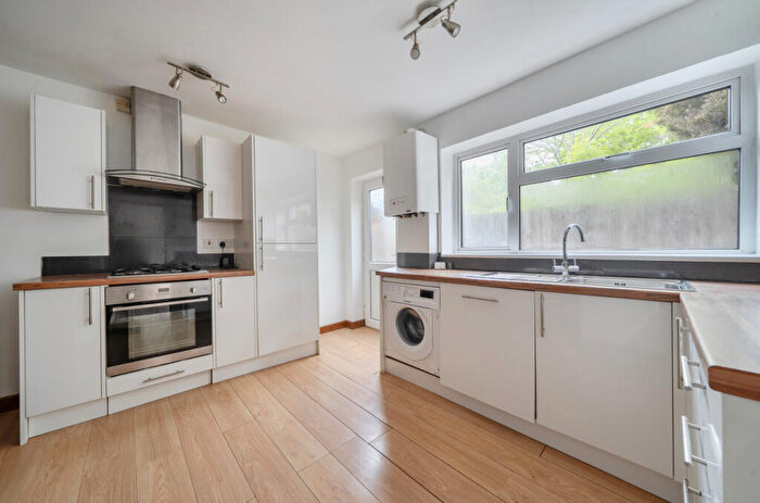 2 Bedroom Apartment For Sale In Lime Walk, Headington, Oxford, OX3