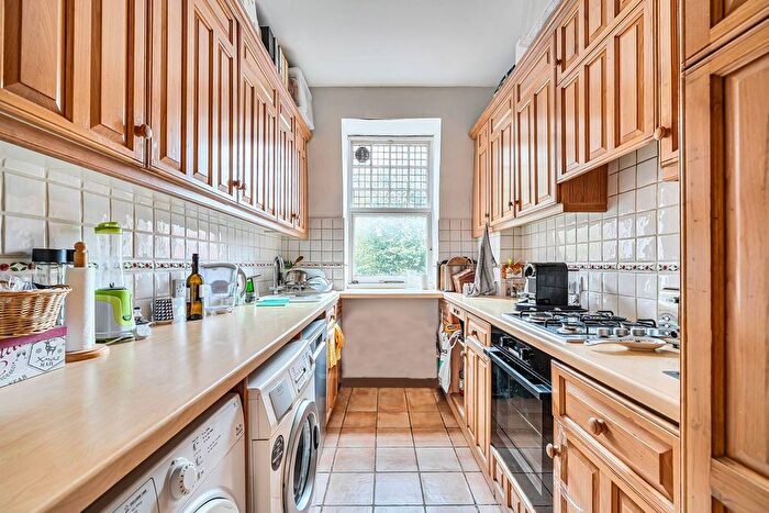 3 Bedroom Flat To Rent In Lower Sloane Street, Chelsea, London, SW1W