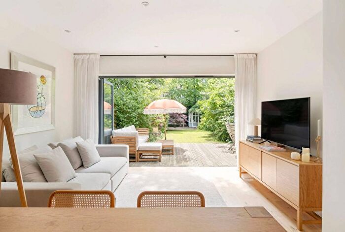 3 Bedroom Flat For Sale In Brondesbury Road, Queen's Park, London, NW6
