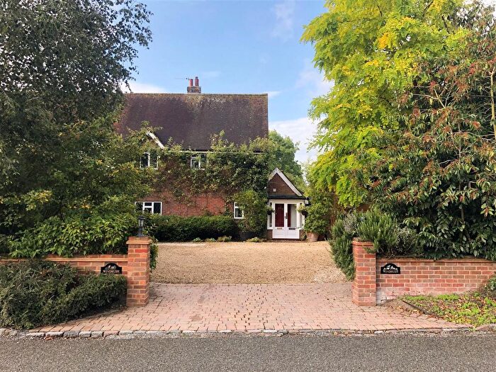 4 Bedroom Cottage For Sale In Tilehouse Lane, Denham, Uxbridge, UB9