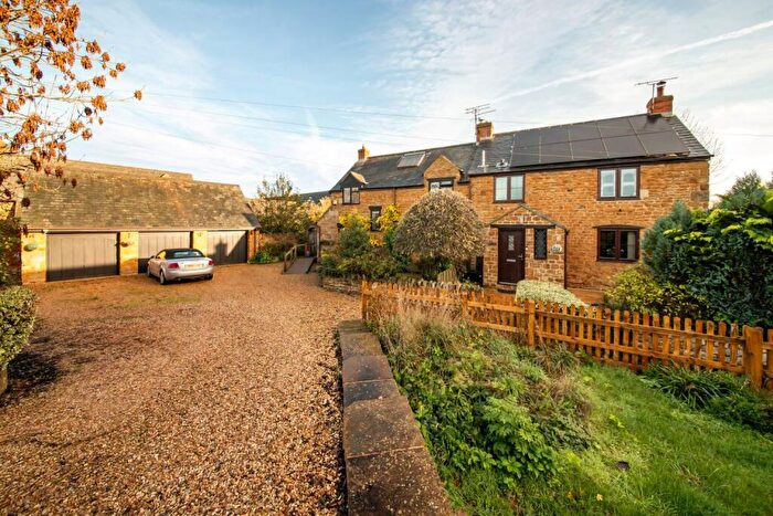 3 Bedroom Barn Conversion For Sale In Chrilibarn Cottage, Hanwell, OX17