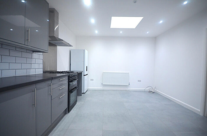 1 Bedroom Chalet To Rent In Eastern Avenue, Ilford, IG2