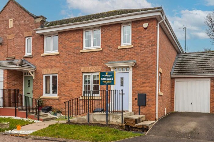 3 Bedroom End Of Terrace House For Sale In Gardeners End, Rugby, Warwickshire, CV22