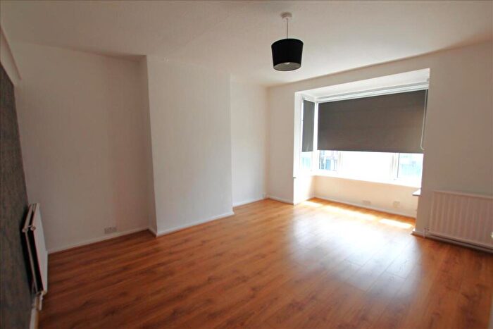 2 Bedroom Flat To Rent In Raglan Road, Walthamstow, London, E17