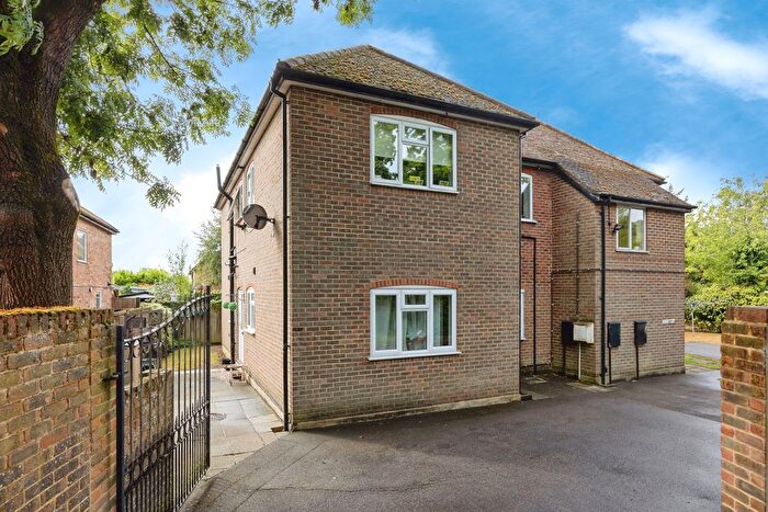 2 Bedroom Flat For Sale In Woodlands Road, Guildford, Surrey, GU1