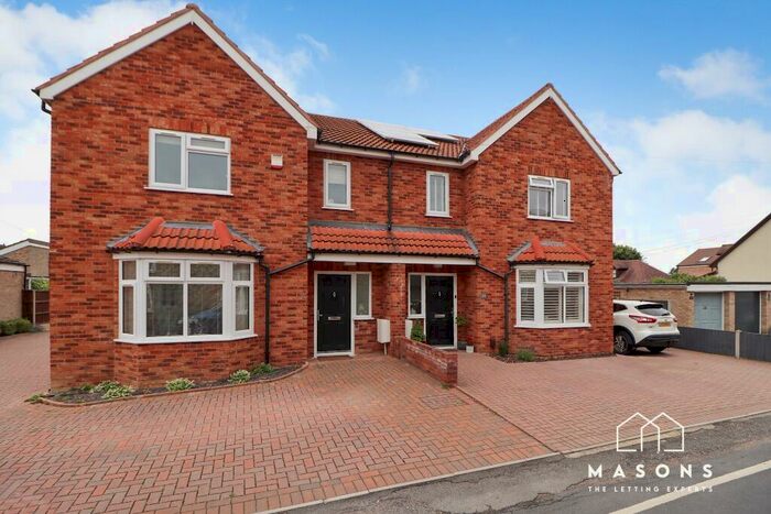 4 Bedroom Semi-Detached House To Rent In New Street, Shefford, SG17