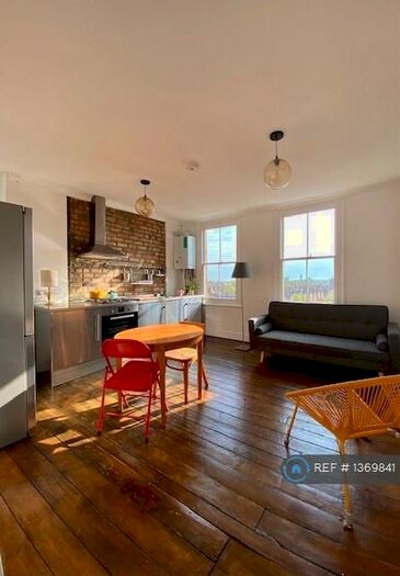 3 Bedroom Flat To Rent In Grand Parade, London, N4