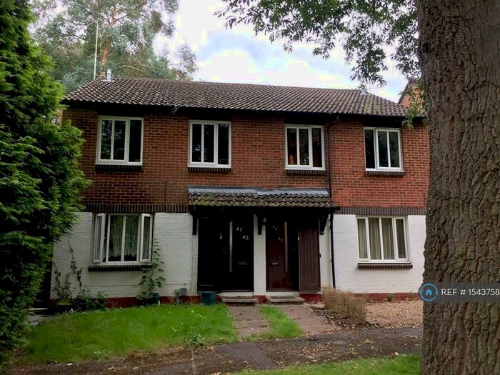 1 Bedroom Flat To Rent In Overthorpe Close, Knaphill, Woking, GU21