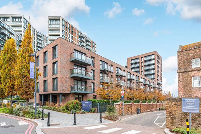 3 Bedroom Flat To Rent In Duke Of Wellington Avenue, Woolwich, London, SE18