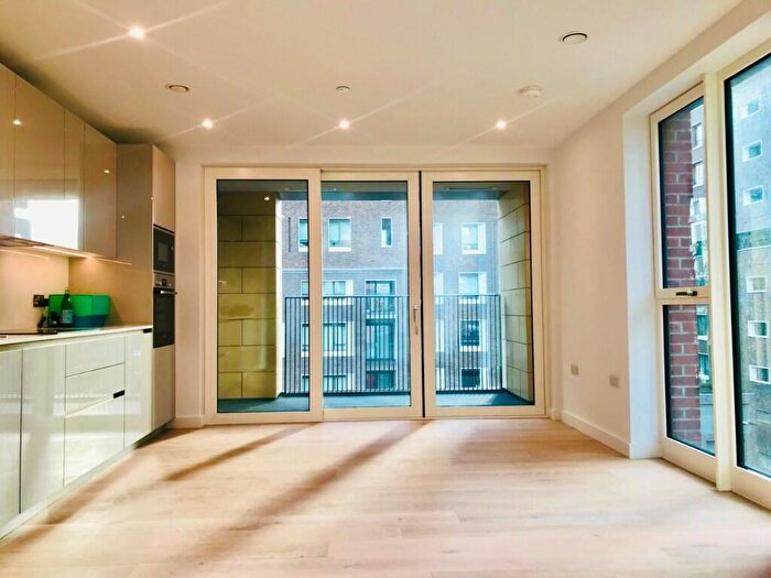 2 Bedroom Flat To Rent In Heygate Street, London, SE17