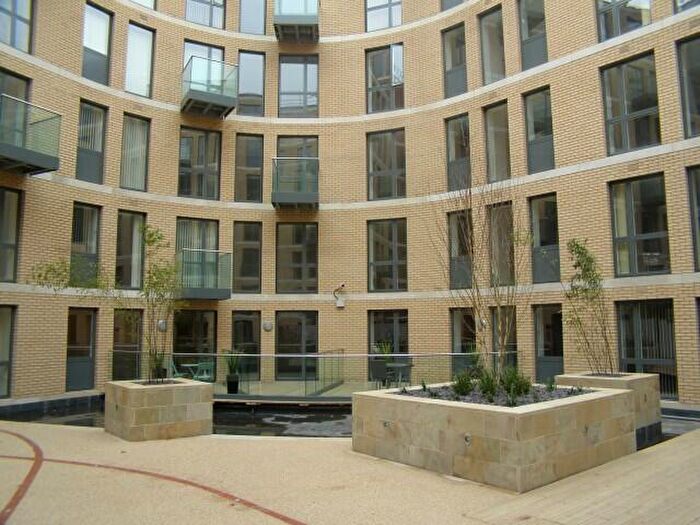 2 Bedroom Apartment To Rent In I Land, B5