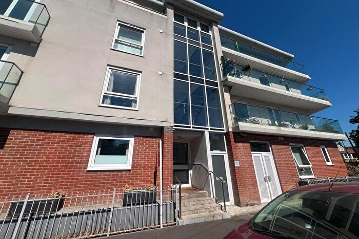 2 Bedroom Flat To Rent In Leigh Road, Leigh On Sea, SS9