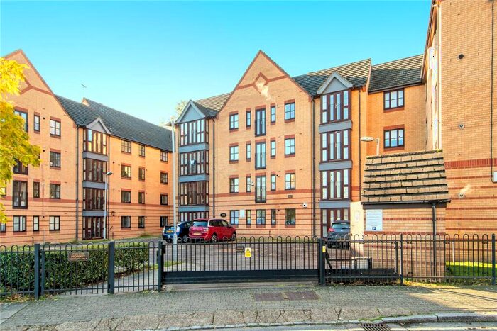 2 Bedroom Apartment To Rent In Wellington Way, E3