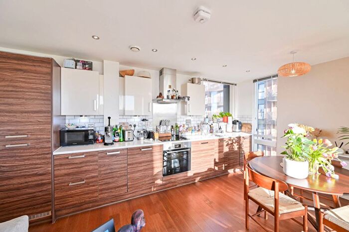 2 Bedroom Flat For Sale In Albany Road, Southwark, London, SE5