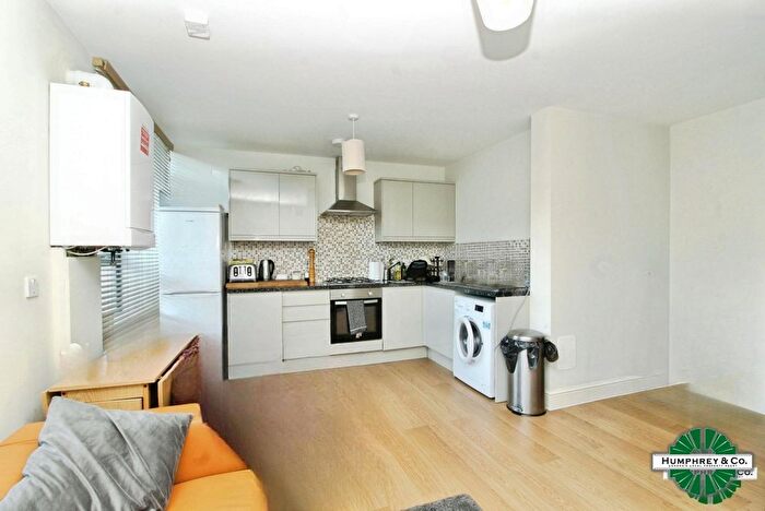 1 Bedroom Flat To Rent In High Road, London, N12