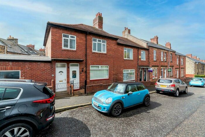 3 Bedroom Flat To Rent In Wesley Street, Lowfell, Gateshead, NE9