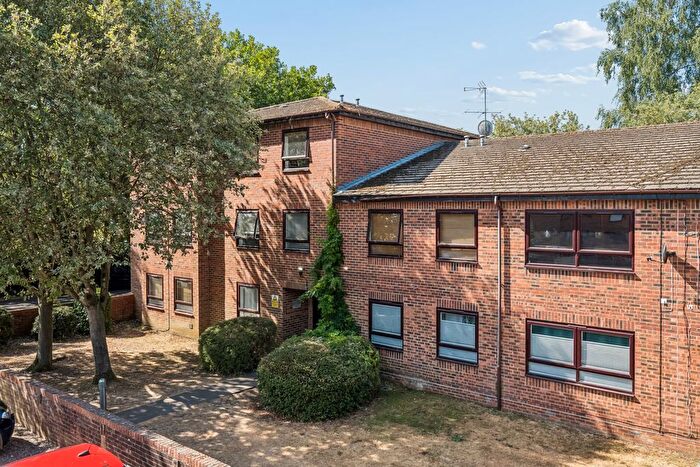 2 Bedroom Flat For Sale In Savill Way, Marlow, SL7
