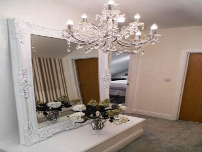 3 Bedroom Flat To Rent In Ninian Road, Roath, Cardiff, CF23